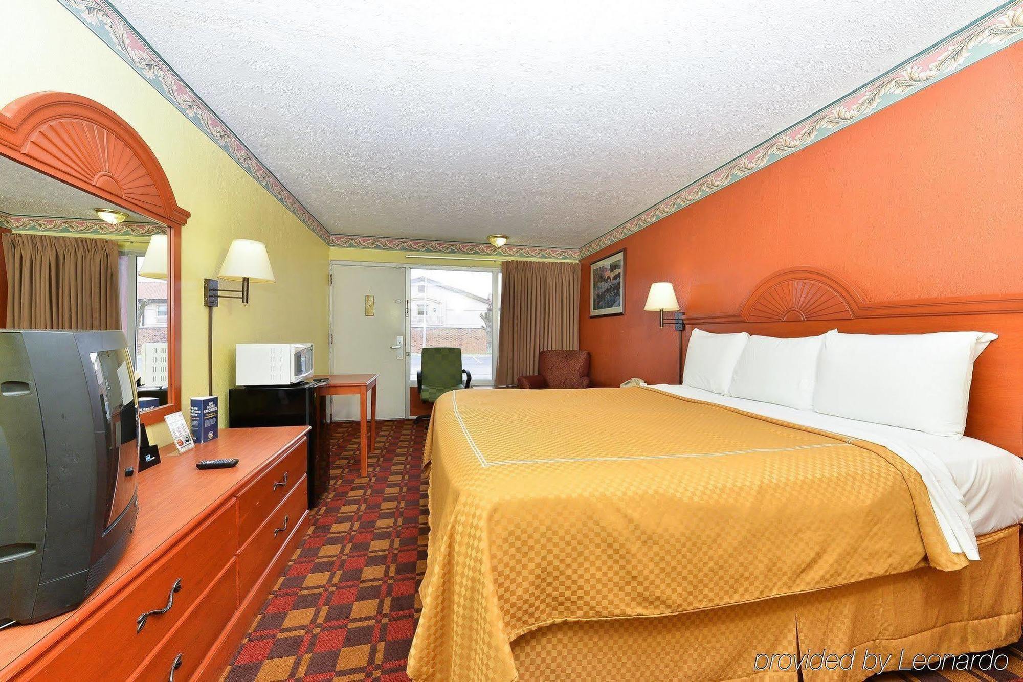 Red Roof Inn Indianapolis East Exterior photo